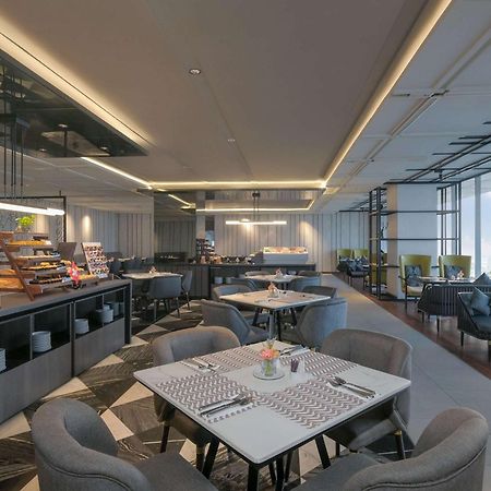 Movenpick Surabaya City Zewnętrze zdjęcie