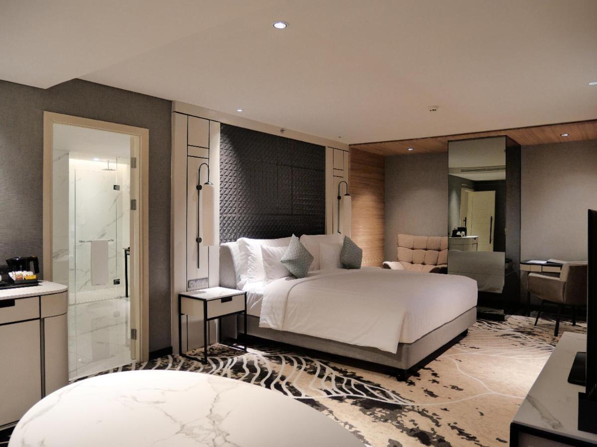 Movenpick Surabaya City Zewnętrze zdjęcie