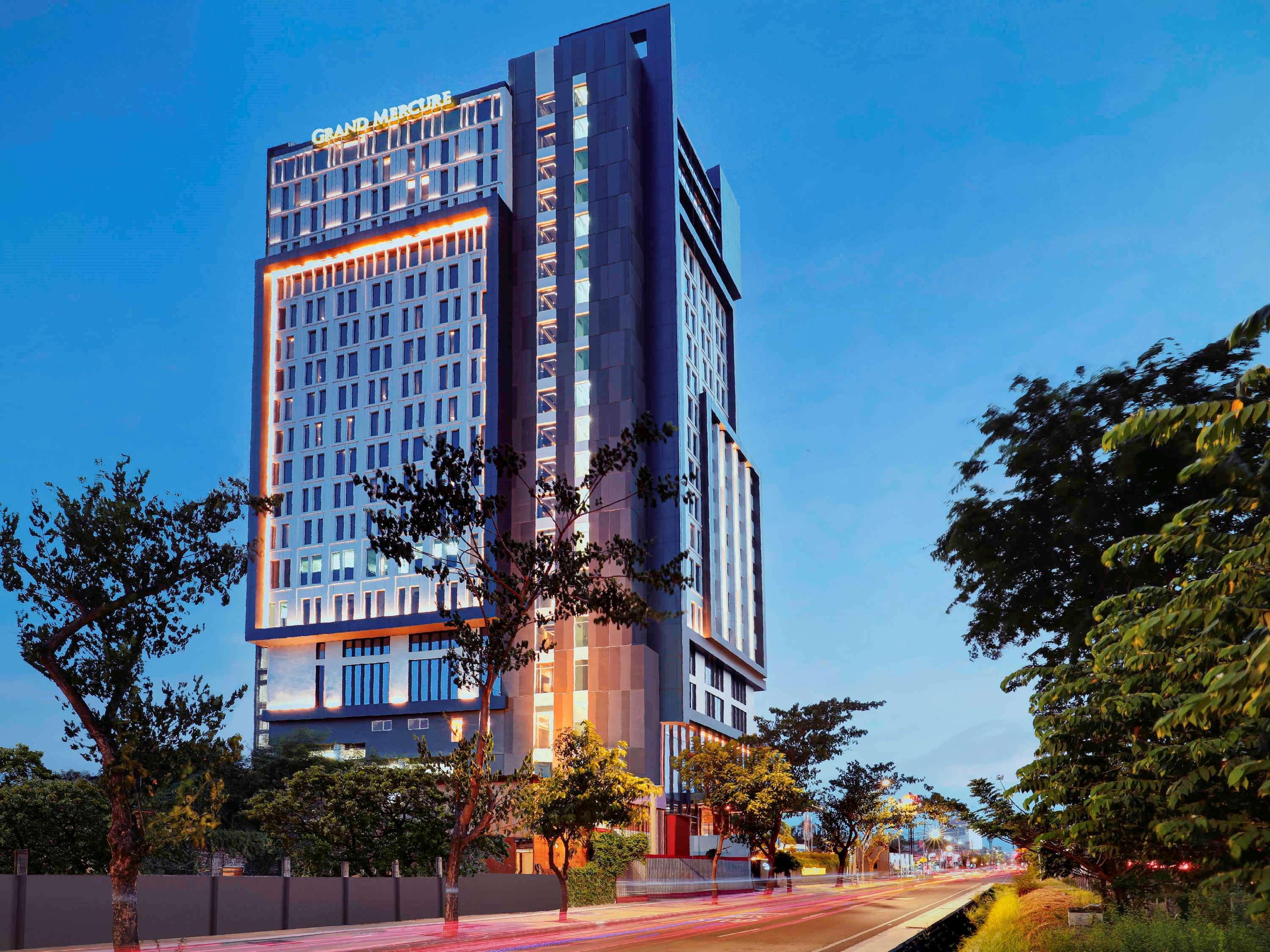 Movenpick Surabaya City Zewnętrze zdjęcie
