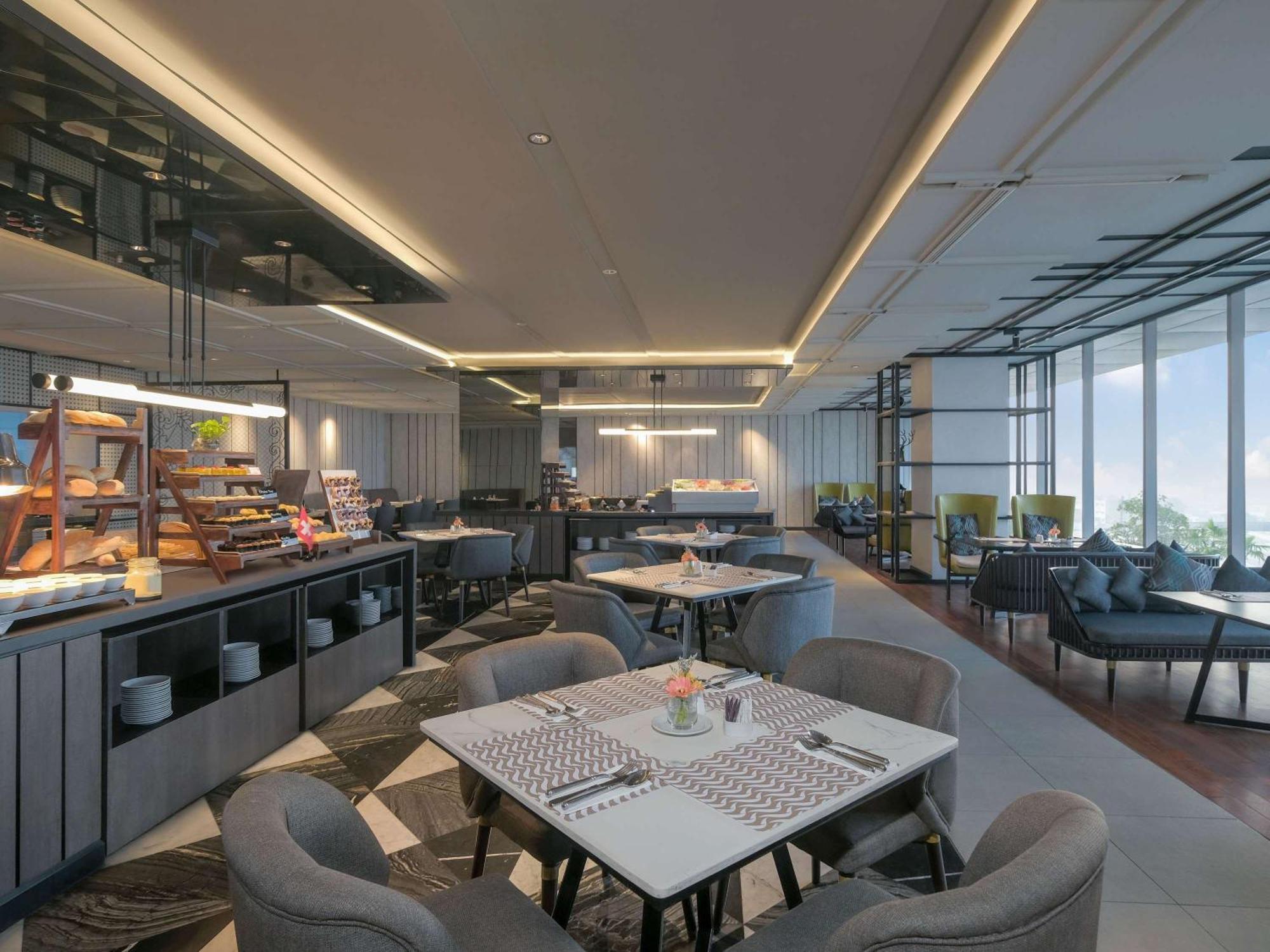 Movenpick Surabaya City Zewnętrze zdjęcie