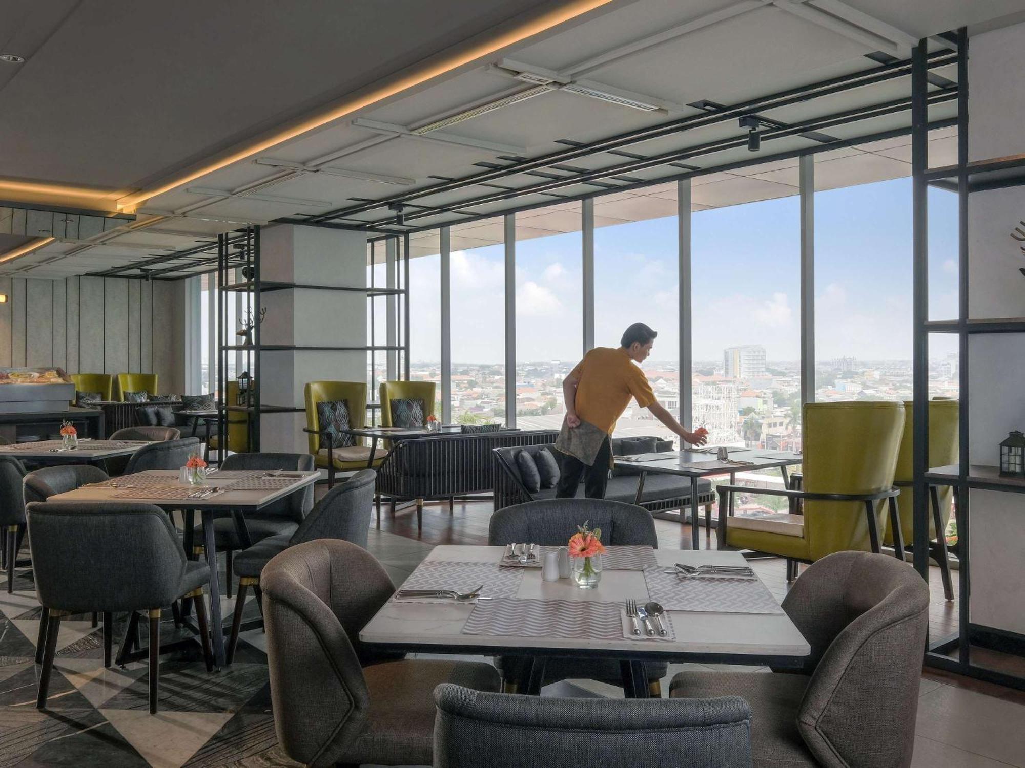 Movenpick Surabaya City Zewnętrze zdjęcie