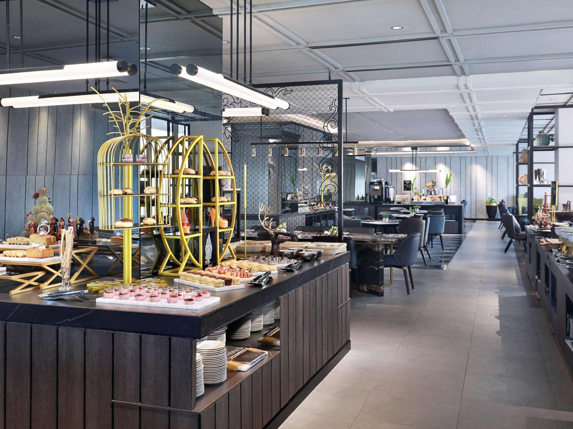 Movenpick Surabaya City Zewnętrze zdjęcie