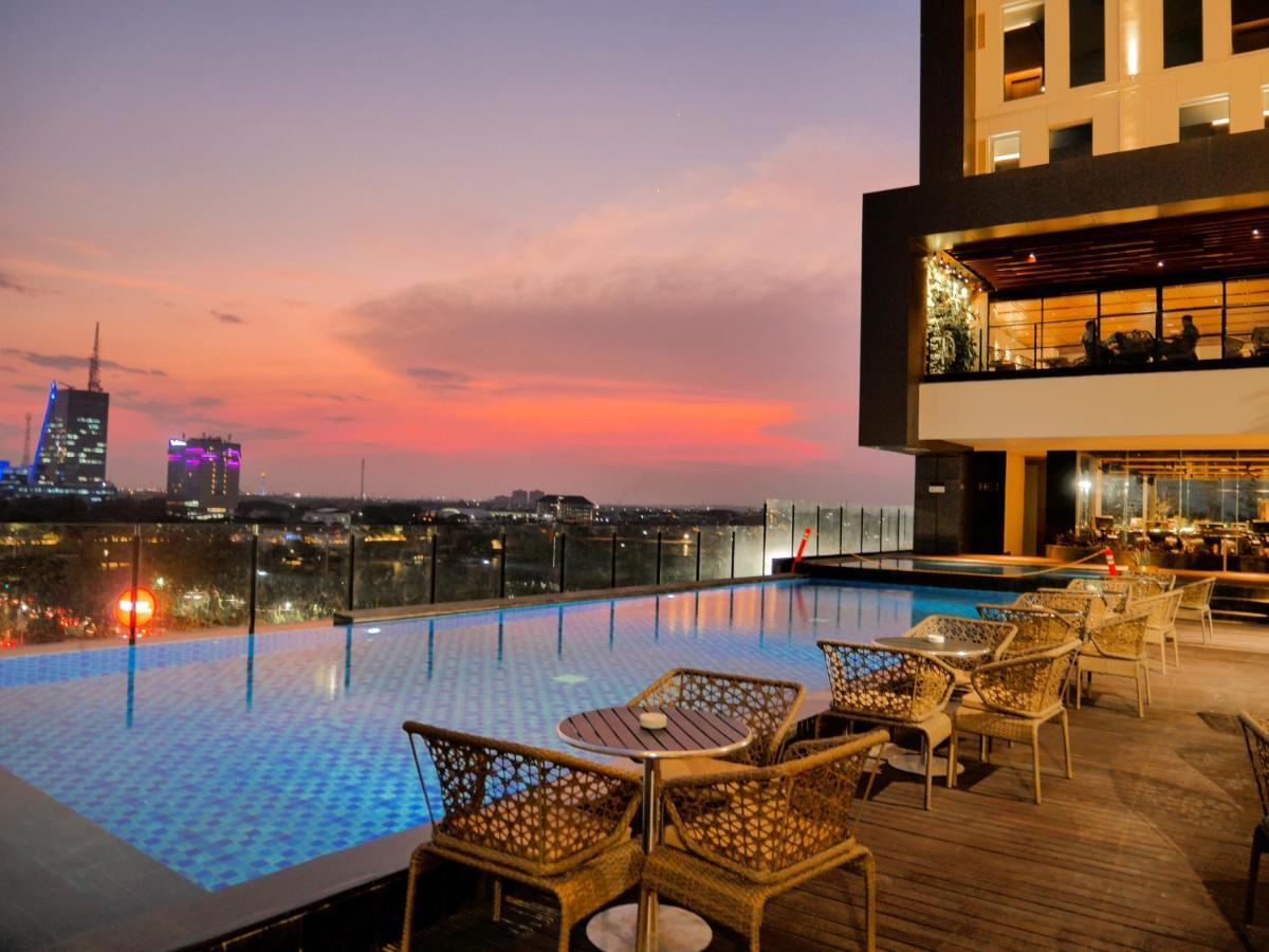 Movenpick Surabaya City Zewnętrze zdjęcie