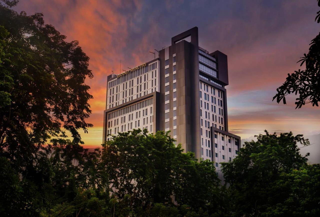 Movenpick Surabaya City Zewnętrze zdjęcie